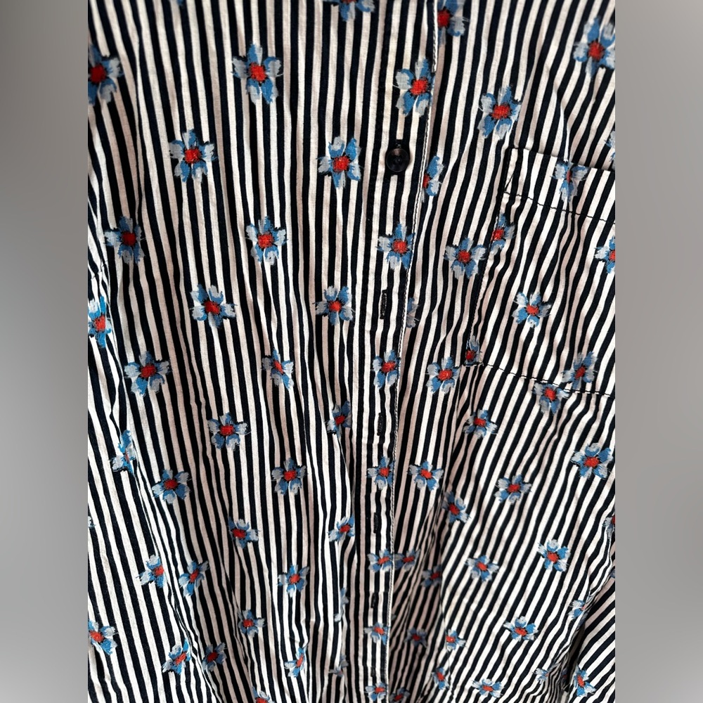 Terra and sky 1X button down floral blouse - Picture 2 of 4